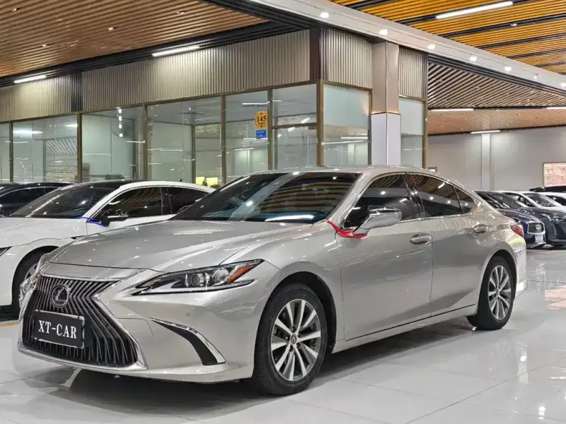 Lexus ES, 2020