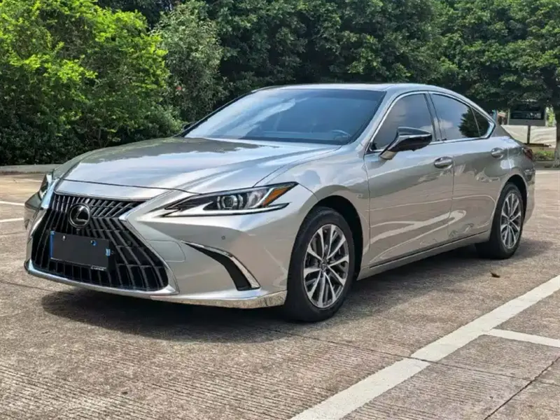 Lexus ES, 2022