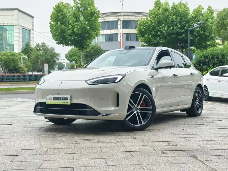 AITO M5, 2025