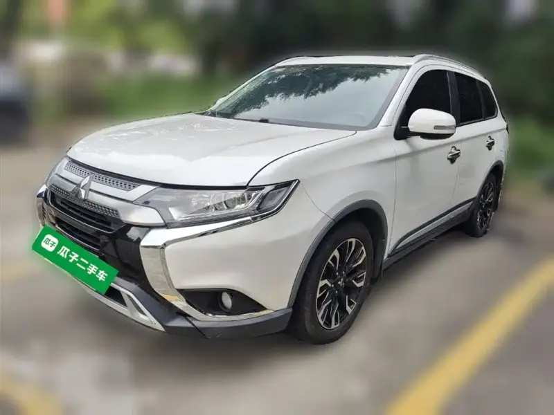 Mitsubishi Outlander, 2020