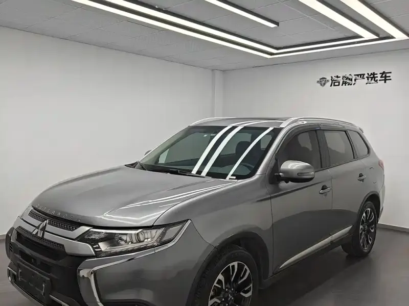 Mitsubishi Outlander, 2020
