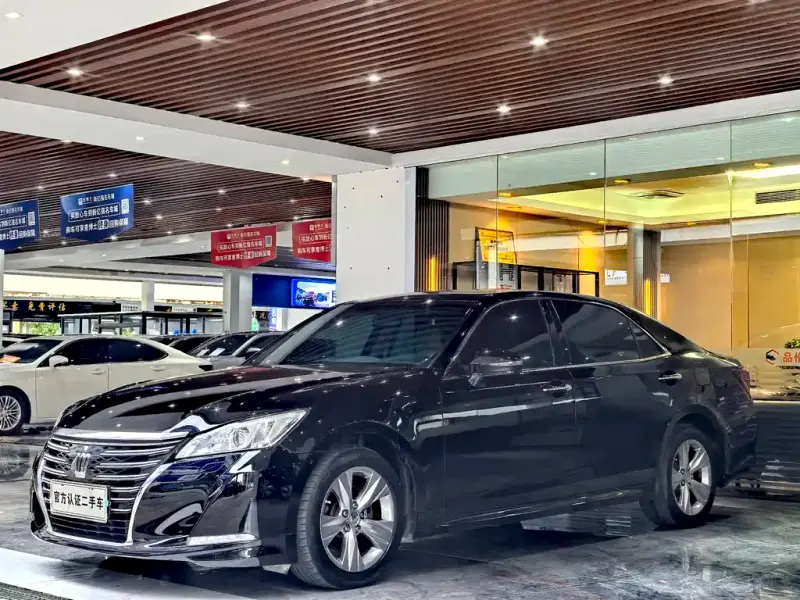 Toyota Crown, 2016