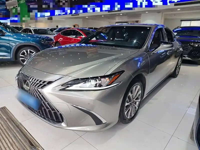 Lexus ES, 2023