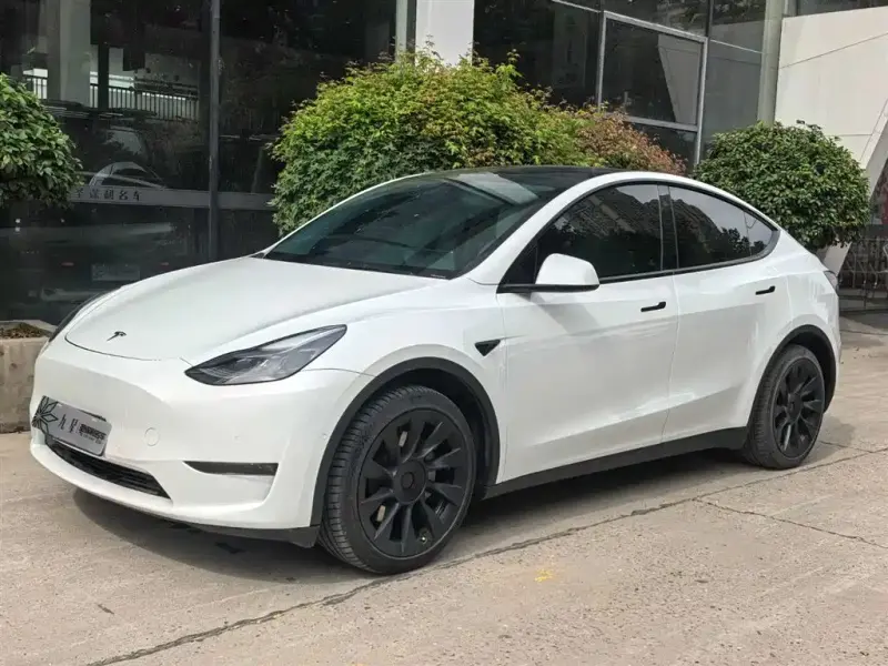 Tesla Model Y, 2023