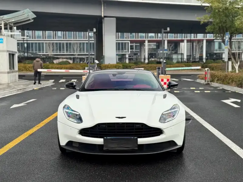 Aston Martin DB11, 2020
