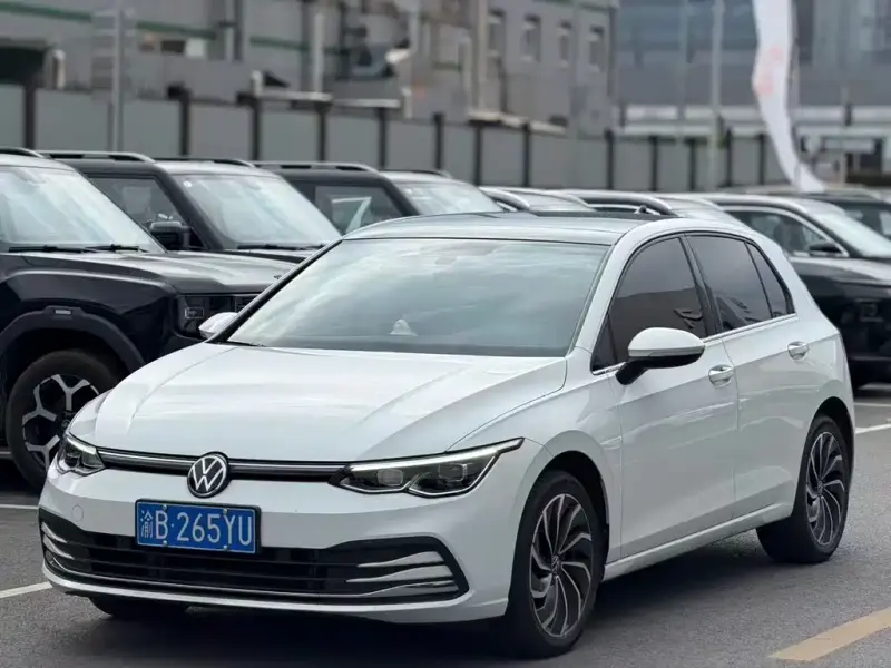 Volkswagen Golf, 2023