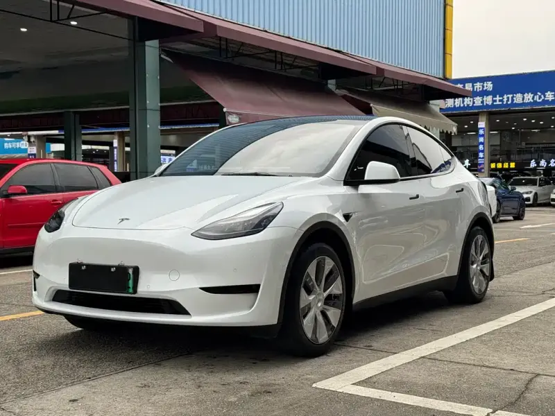 Tesla Model Y, 2023