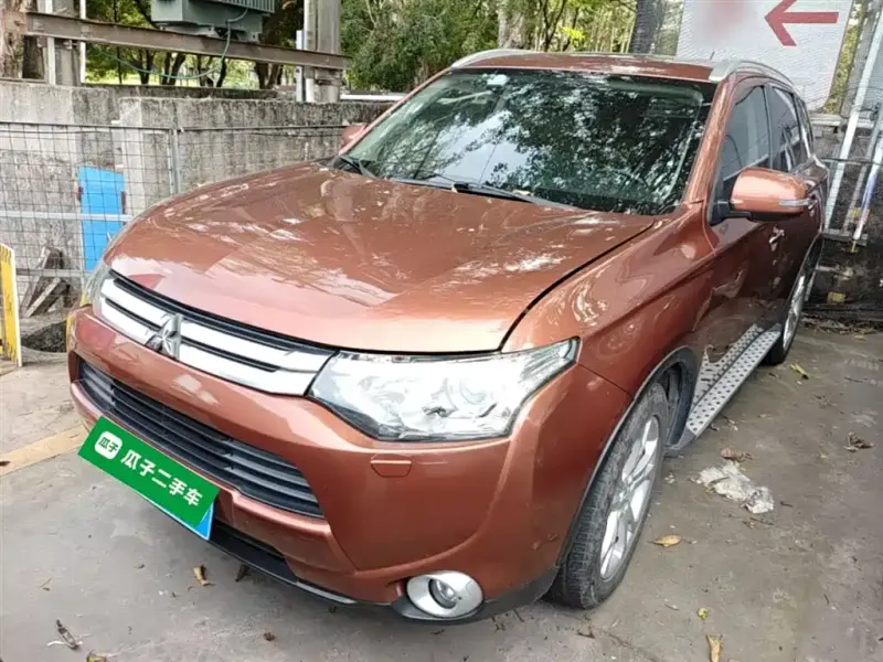 Mitsubishi Outlander (Import), 2015
