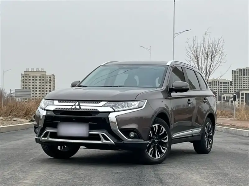 Mitsubishi Outlander, 2020