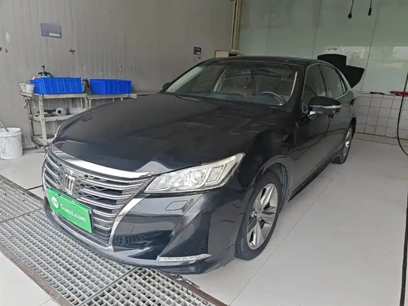 Toyota Crown, 2016