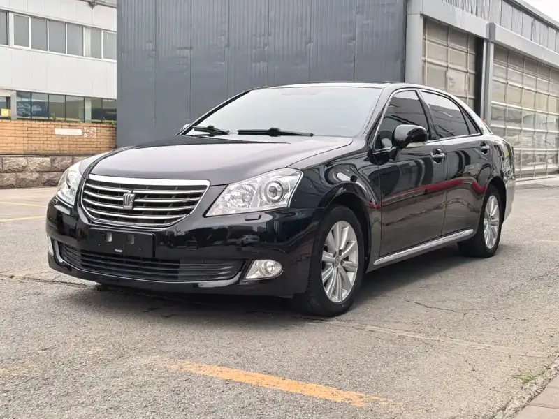 Toyota Crown, 2010