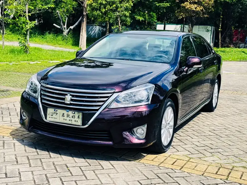 Toyota Crown, 2012