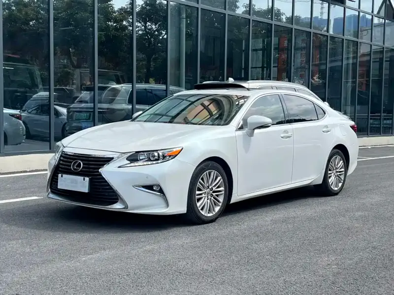 Lexus ES, 2016
