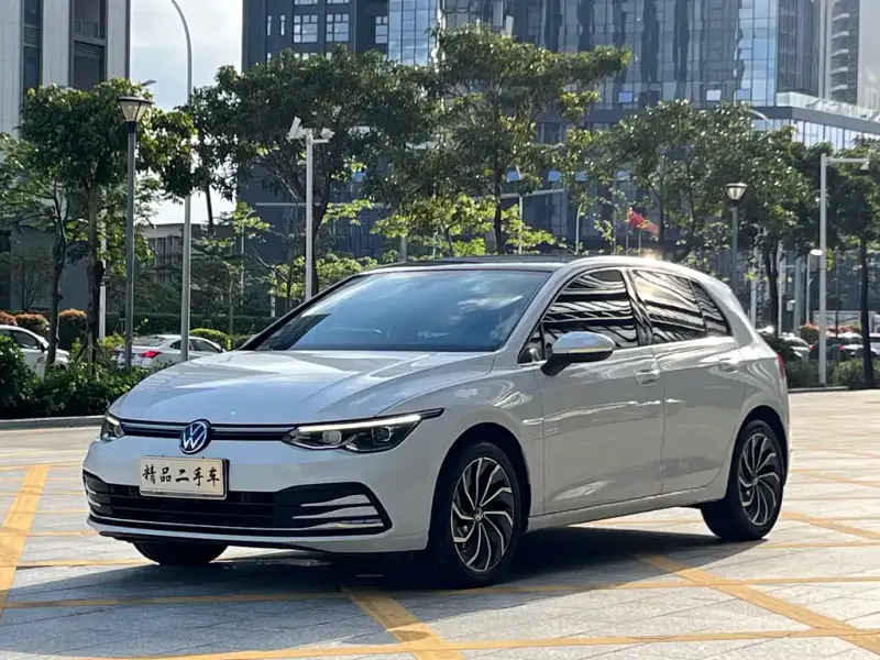 Volkswagen Golf, 2022