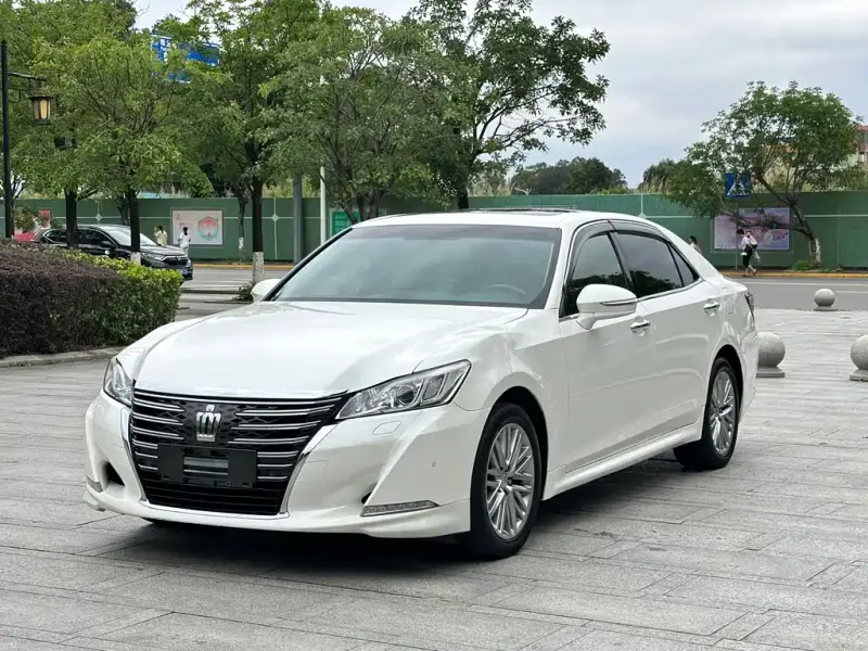 Toyota Crown, 2017