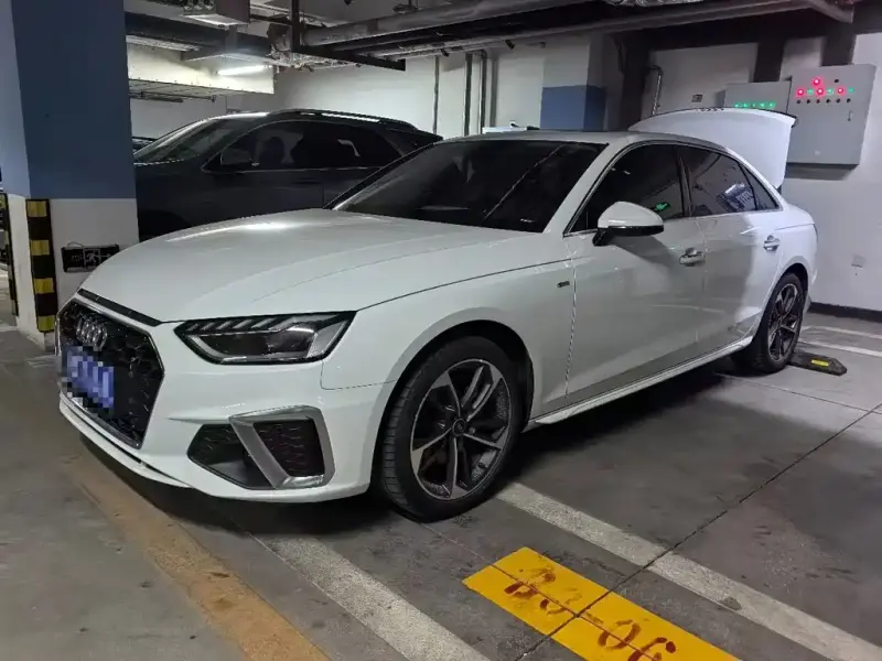 Audi A4L, 2022