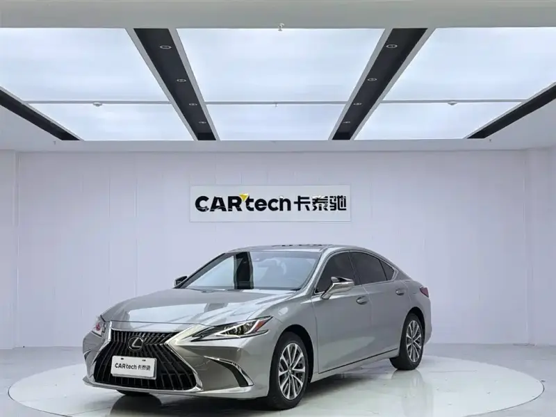 Lexus ES, 2022
