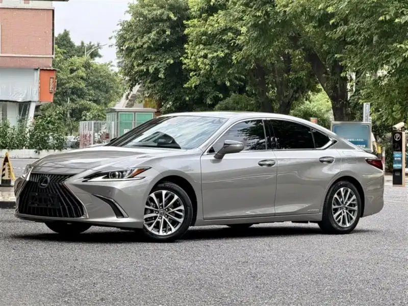 Lexus ES, 2022