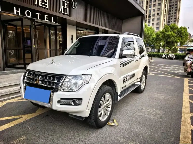 Mitsubishi Pajero (Import), 2019