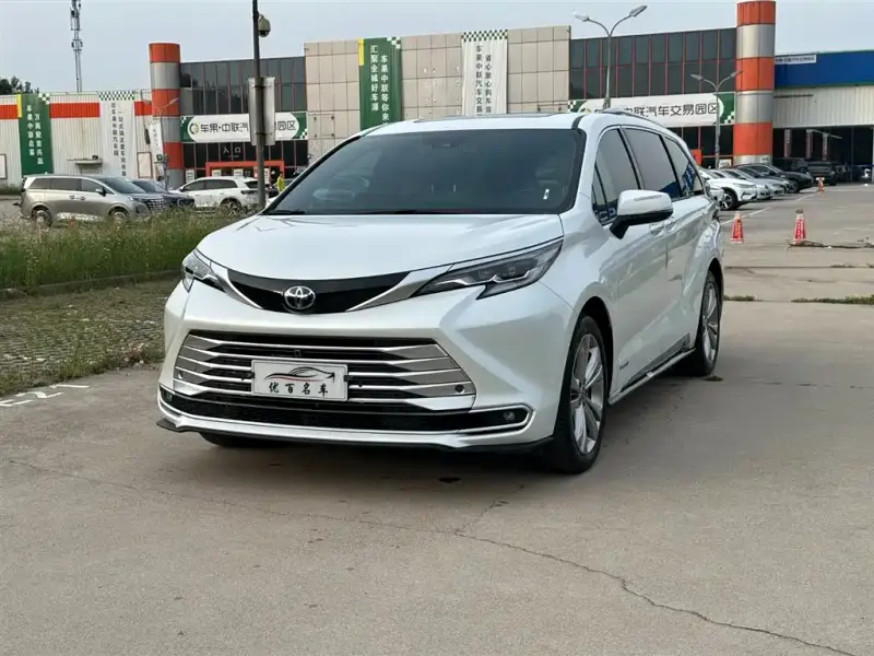 Toyota Sienna, 2024