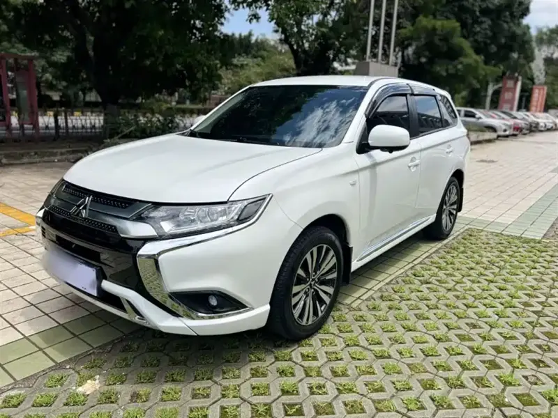 Mitsubishi Outlander, 2021