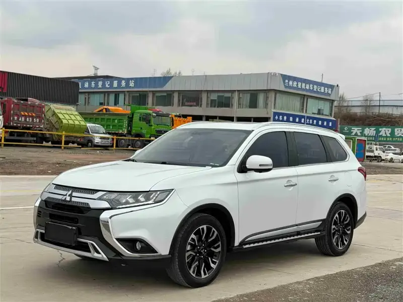 Mitsubishi Outlander, 2021