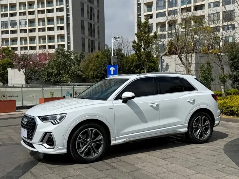 Audi Q3, 2022