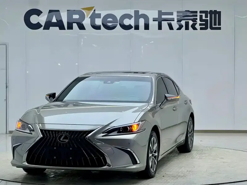 Lexus ES, 2022