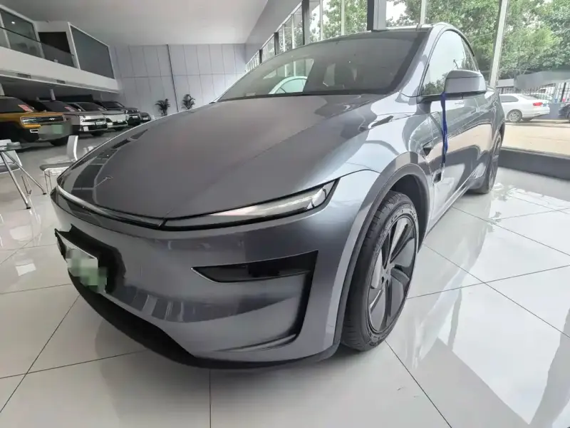 Tesla Model Y, 2025
