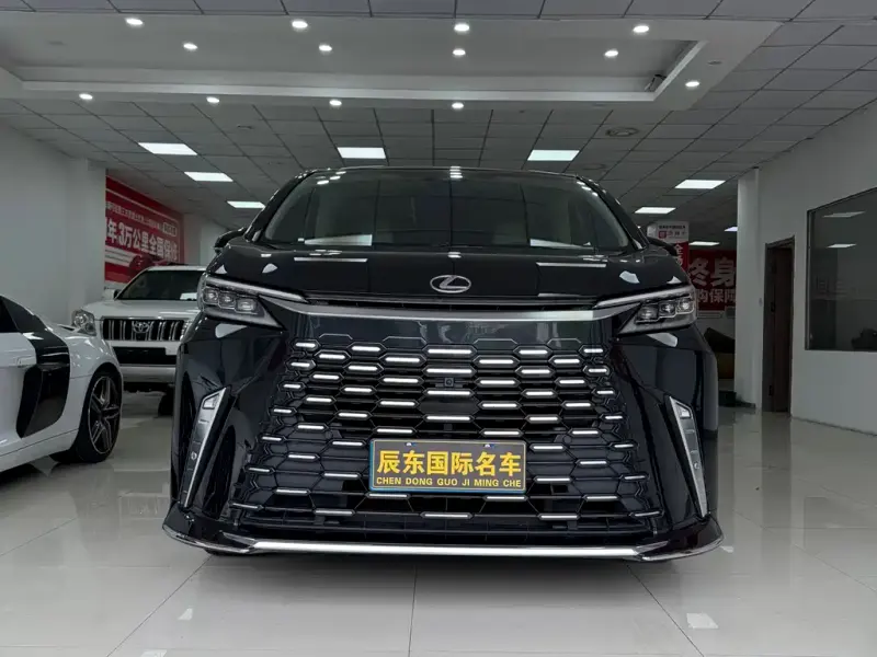 Lexus LM, 2023