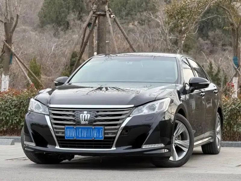 Toyota Crown, 2016