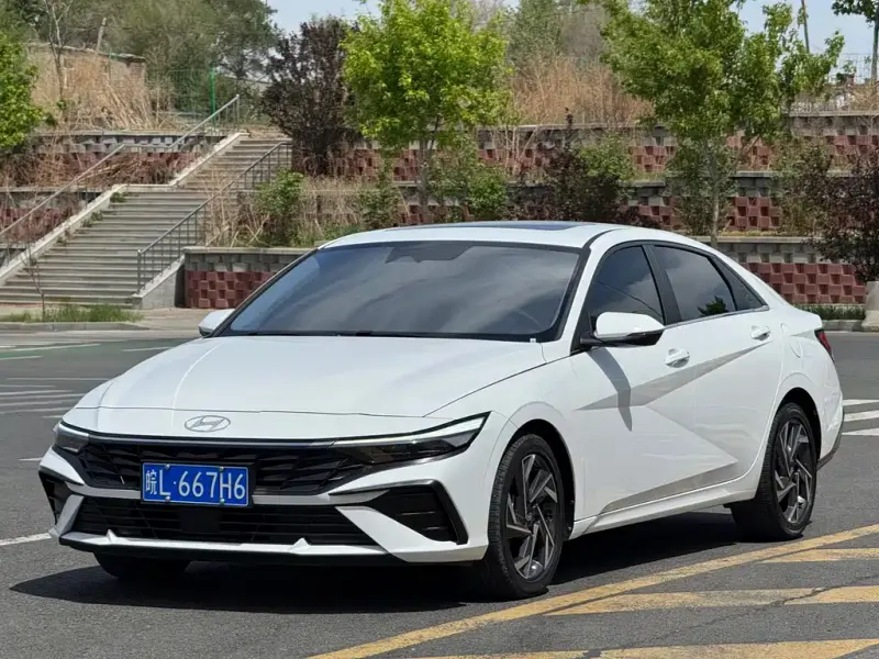 Hyundai Elantra, 2023