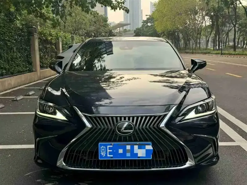 Lexus ES, 2022