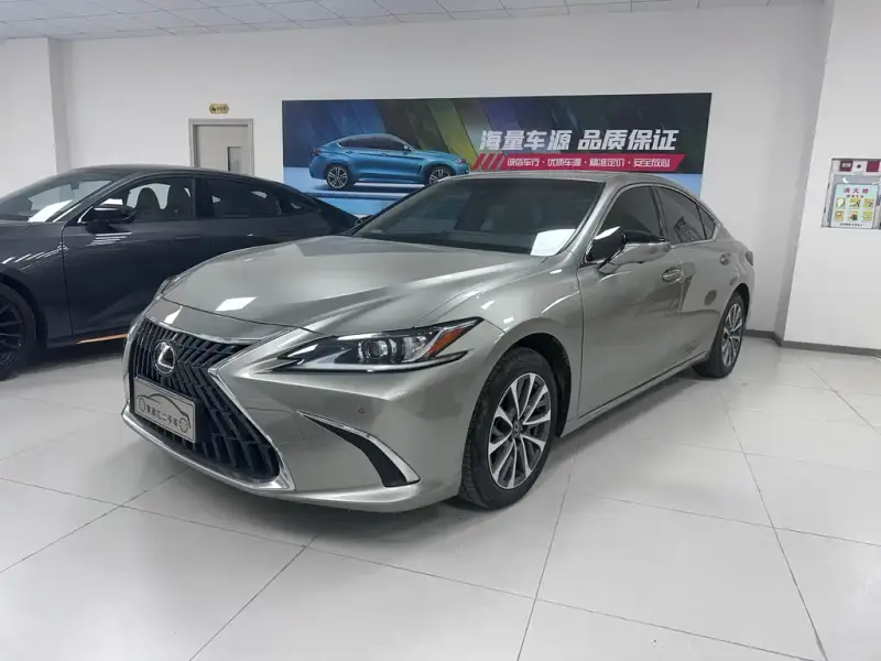 Lexus ES, 2022