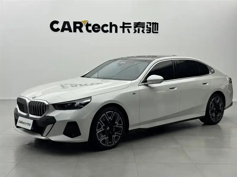 BMW 5 Series, 2024