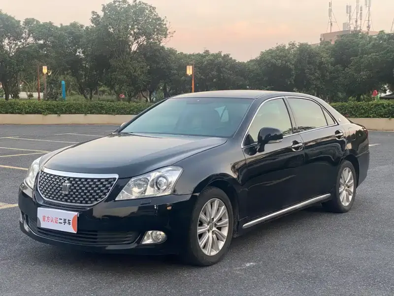 Toyota Crown, 2010