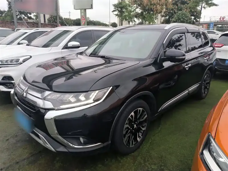Mitsubishi Outlander, 2020