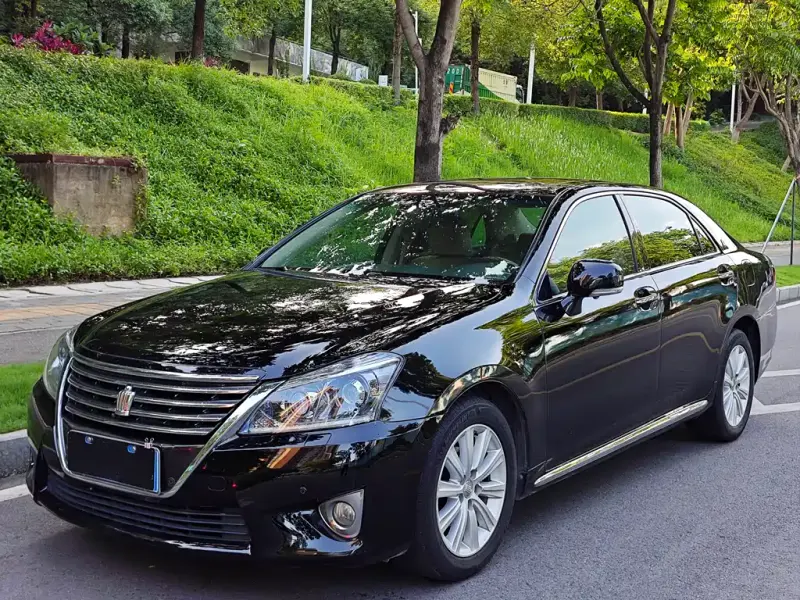 Toyota Crown, 2013