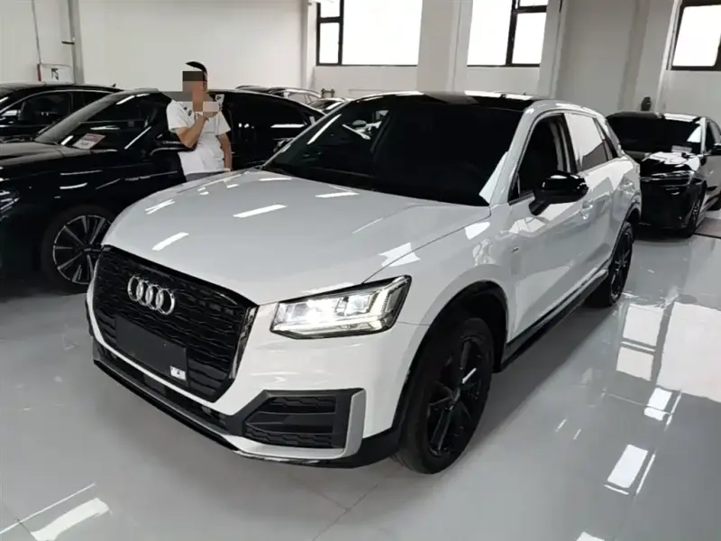 Audi Q2L, 2021