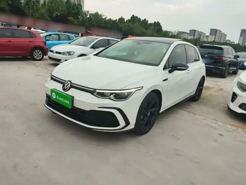 Volkswagen Golf, 2022