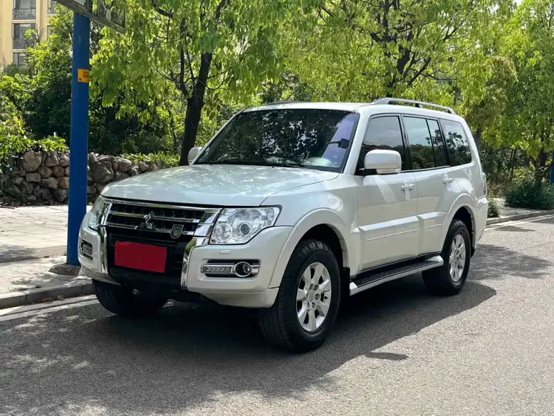 Mitsubishi Pajero (Import), 2019