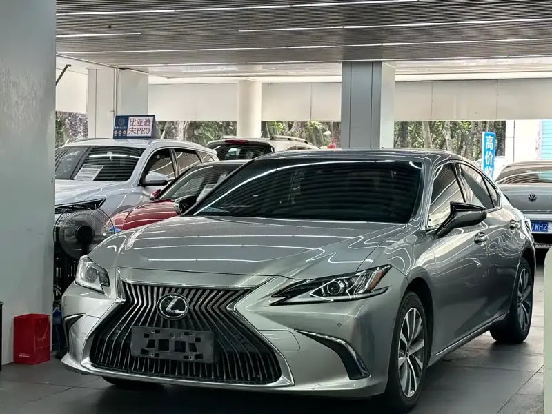 Lexus ES, 2021