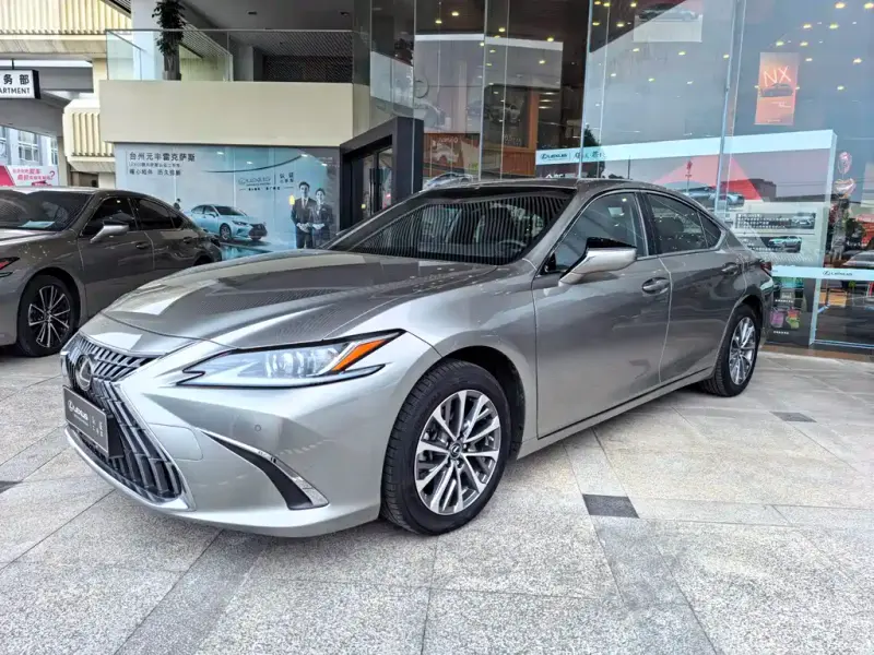 Lexus ES, 2024