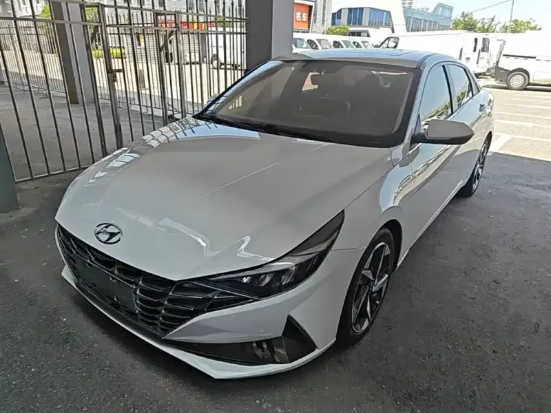 Hyundai Elantra, 2022