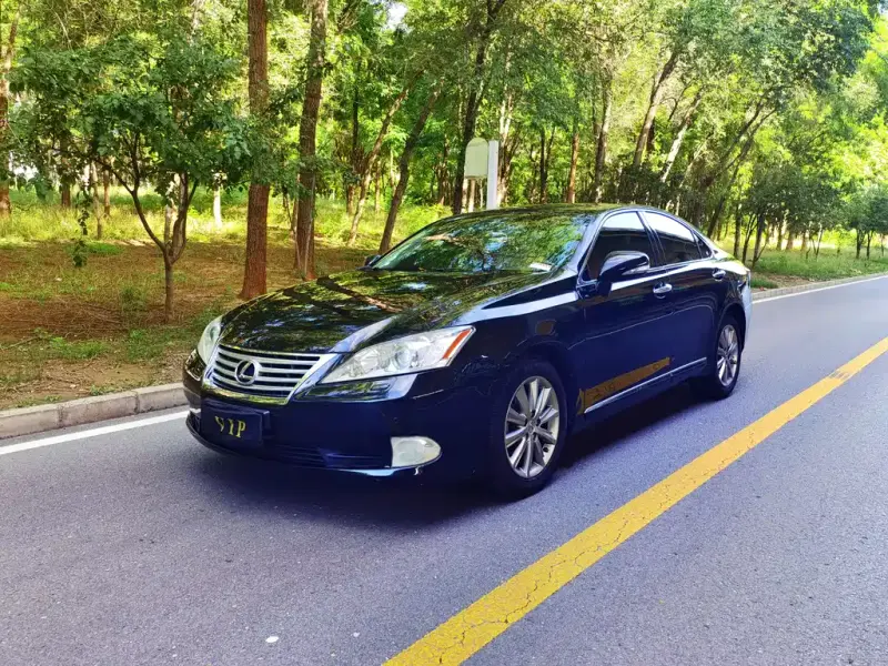 Lexus ES, 2012