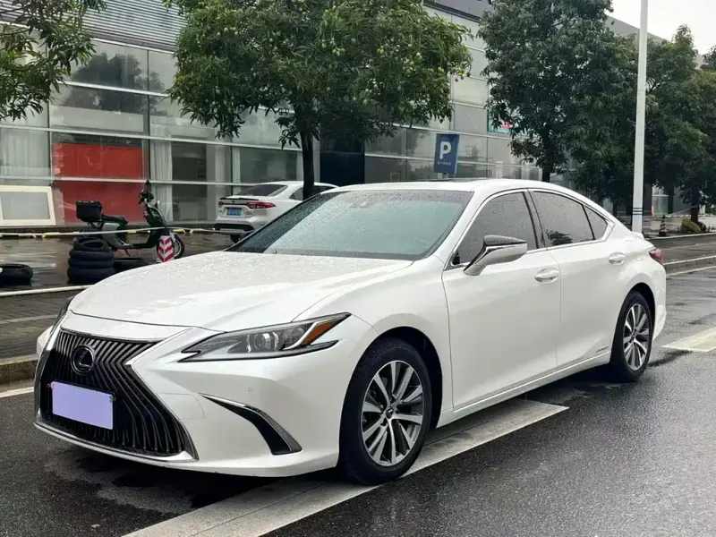 Lexus ES, 2021