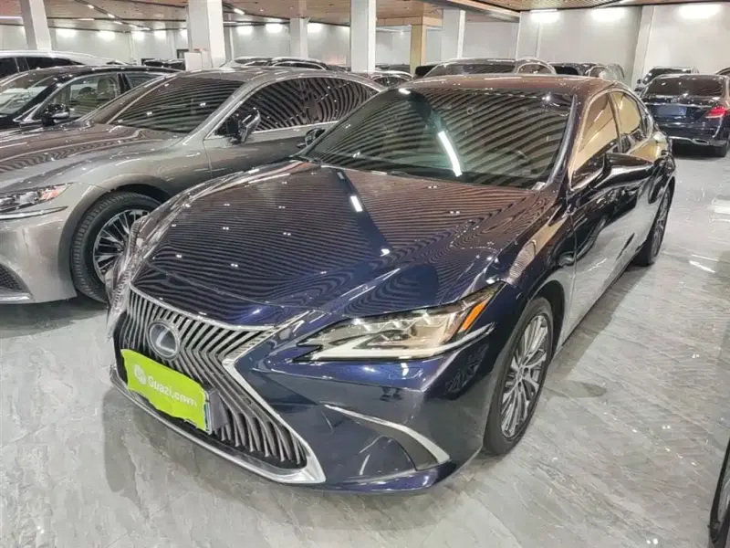 Lexus ES, 2021