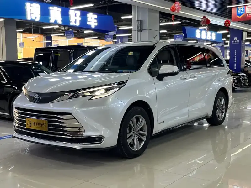 Toyota Sienna, 2023