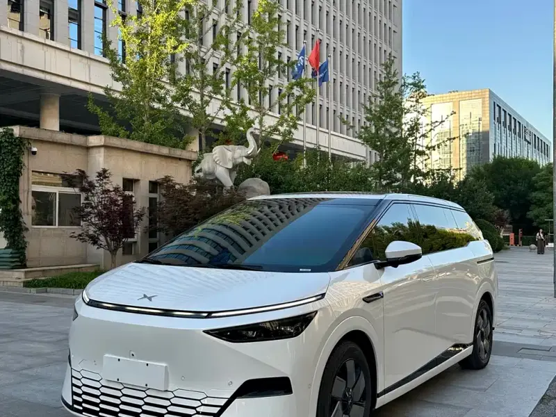 XPeng X9, 2024