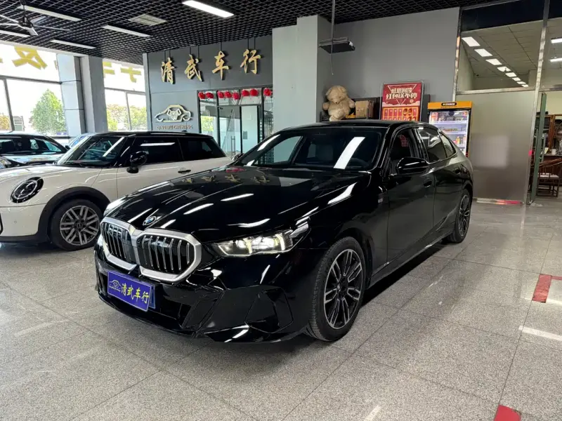 BMW 5 Series, 2025